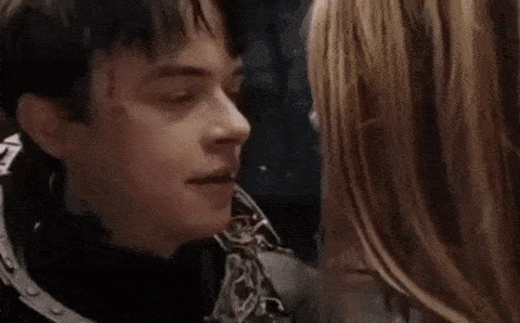 오빠 저기 누가 보고 있어....gif